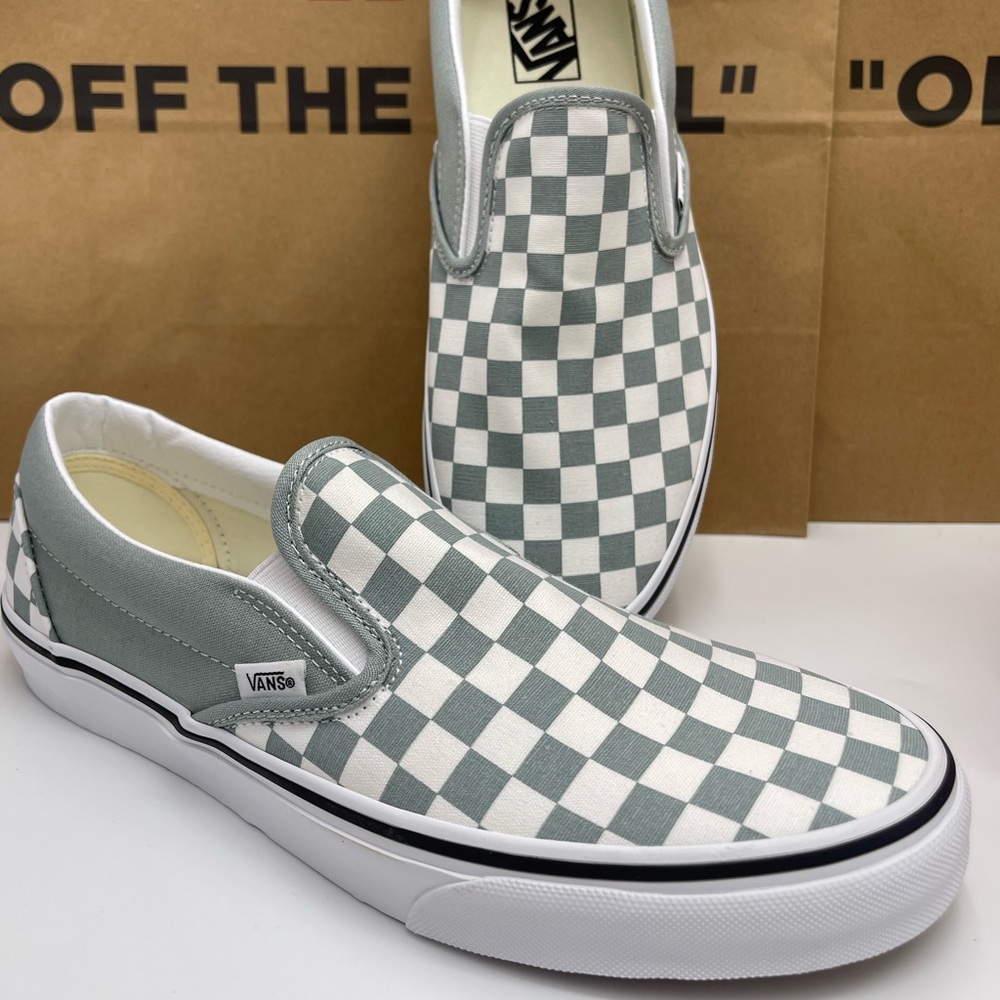 Vans Men’ Classic Slip-On
Color Theory Checkerboar Pure Grey
VN000D5PEPO Sneaker - Picture 2 of 16
